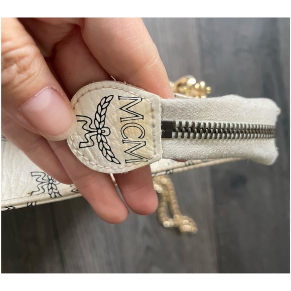 Vintage MCM Visetos White Leather Crossbody Shoulder Bag - Picture 8 of 16